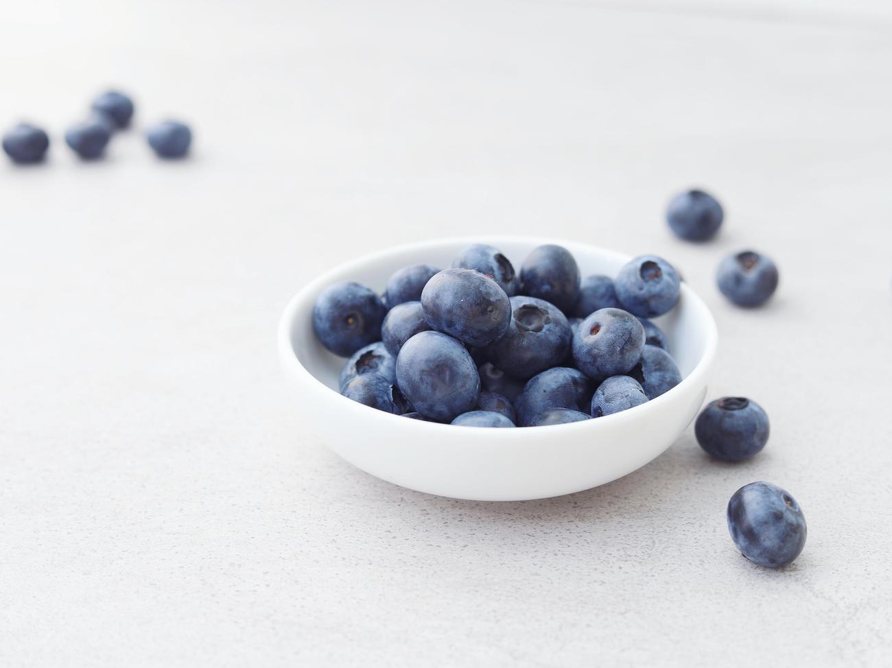 interesting facts about blueberries and strawberries featured