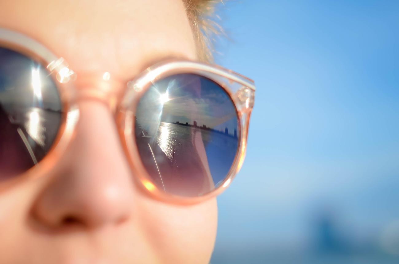 what do polarized sunglasses do