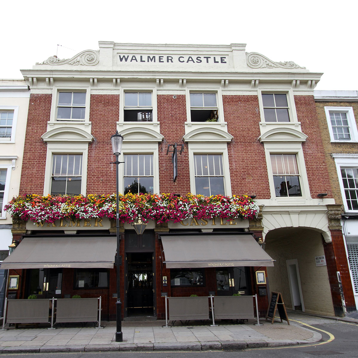 The Walmer Castle: A Notting Hill Pub Blending History, Art, and Modern ...